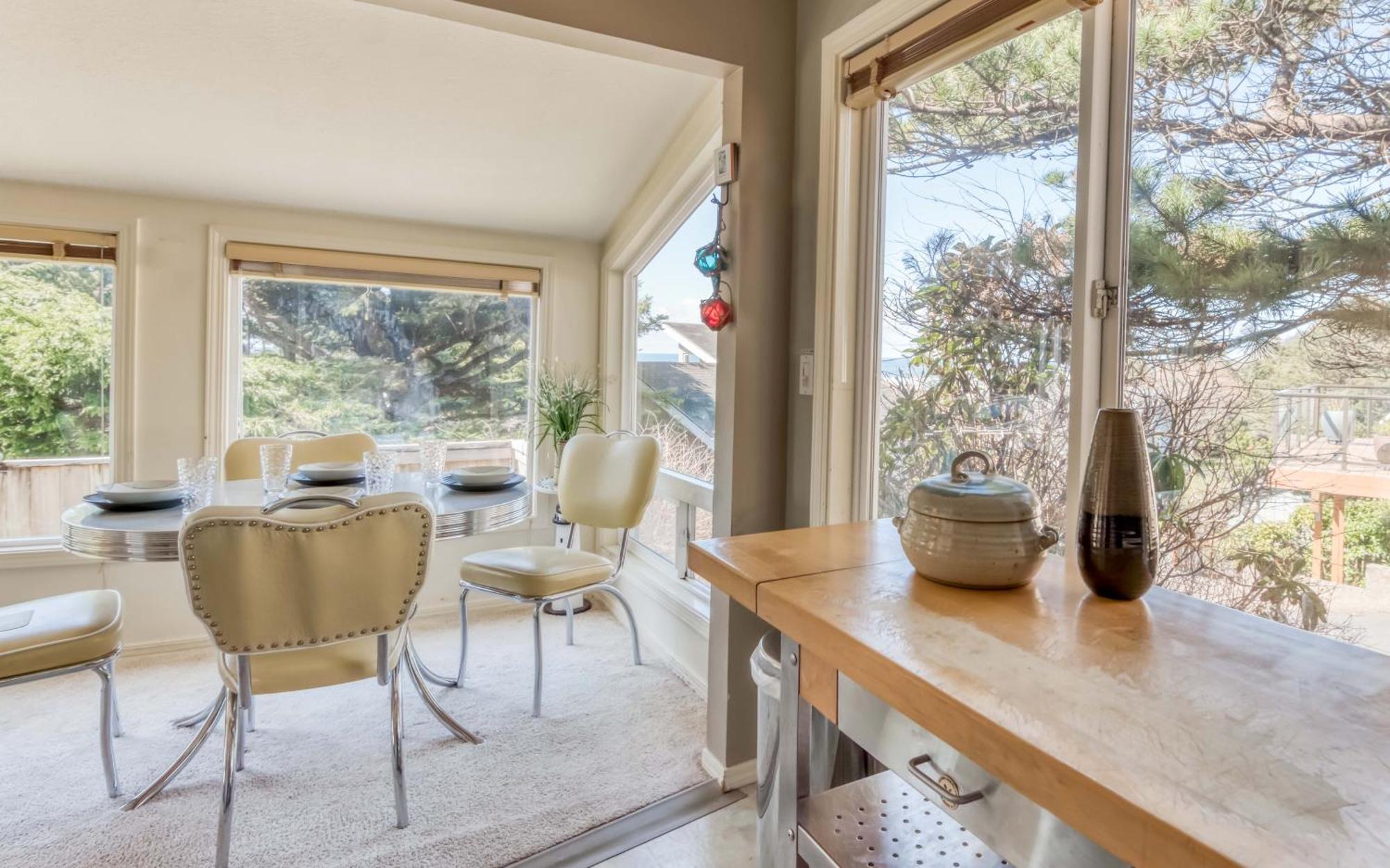 Birds Eye Beach House Lincoln City Exterior photo