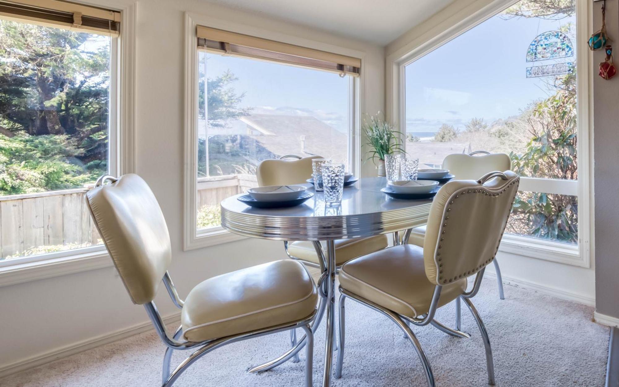 Birds Eye Beach House Lincoln City Exterior photo
